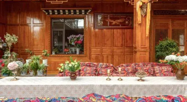 Kangsaa Manor, Забронировать Отель Шангри-Ла Юньнань, рядом с Songzanlin Temple Buried Treasure Exhibition Hall