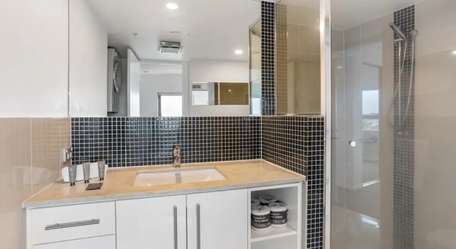 Апартаменты Feel The Sea Breeze: 1-bed With Pool, Gym & Views