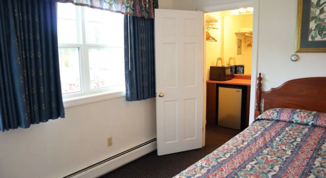 Villager Motel, Varaa Motelli Hotellit New England uima-altaalla, Uima-allas