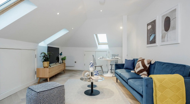 Kula London Fitzrovia, Забронировать Отель Вестминстер Лондон, рядом с Церковь Св. Георгия