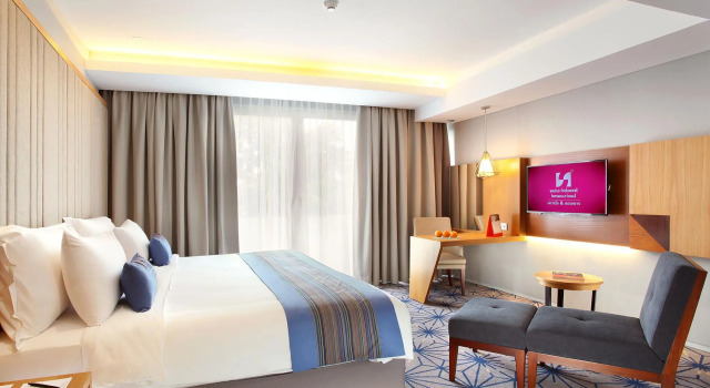 Номер Deluxe Swiss-Belhotel Pondok Indah