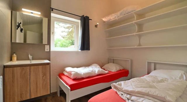 Bungalow in Virton by Vallee de Rabais Lake, Забронировать Отель Отели Виртон с парковкой, Парковка