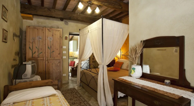 OASI LIGNANA Country Chic Apartments, nestled in a 40-hectare estate, Book Apartment Hotels in Pescia with Parking, Parking