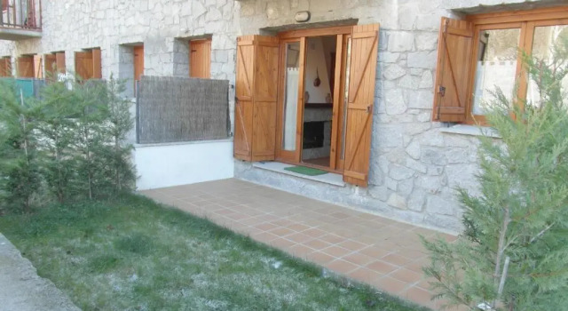 B25 - la Granja, Bajo Con Jardín - Villmor, Book Hotel Hotels in Aragon with Parking, Parking