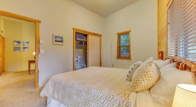 Коттедж 'grizzly Tower' Packwood Cabin w/ Hot Tub!
