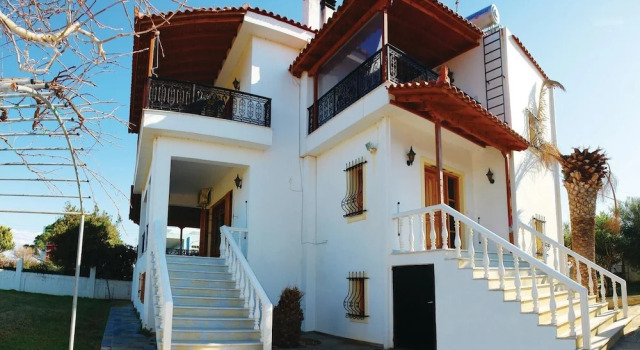 Awesome Home in Kato Assos Peloponne With Wifi and 5 Bedrooms, Rezervovat Hotel Hotely v Corinthia Regional Unit s parkováním, Parkování