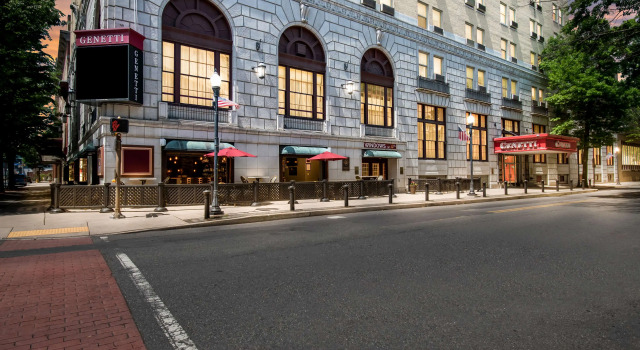 Genetti Hotel, SureStay Collection by Best Western, Забронировать Отель Отели Уильямспорта с парковкой, рядом с Торговая палата Уильямспорта и округа Лайкоминг, Парковка