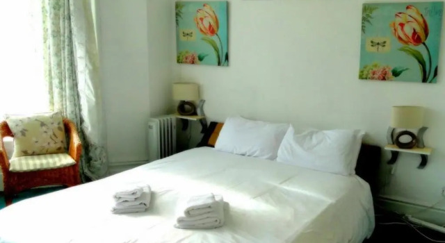 100 Pipers Hotel