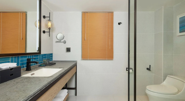 Camera Deluxe Four Points by Sheraton Hainan, Qiongzhong