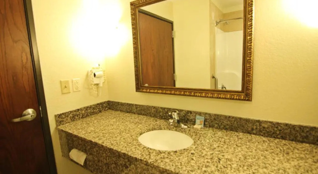 Четырёхместный номер Standard Crown Pointe Lodge, BW Signature Collection
