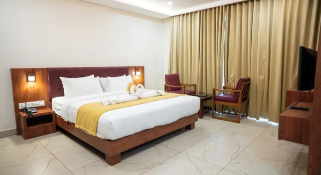 Двухместный номер Deluxe с балконом Hotel The Pearl Shine