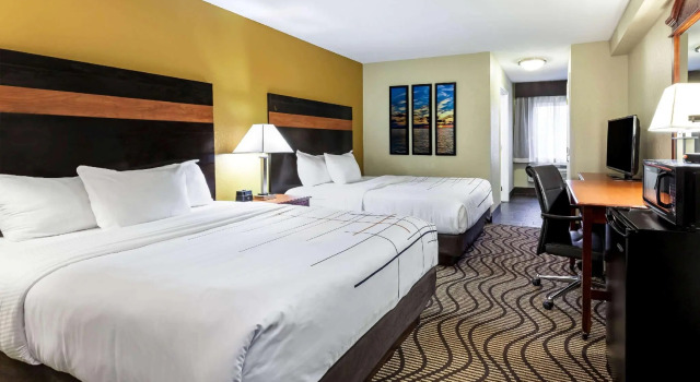 Четырёхместный номер Standard La Quinta Inn by Wyndham Sandusky near Cedar Point
