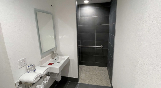 Четырёхместный номер Standard The Midtowner Hotel, SureStay Collection by Best Western