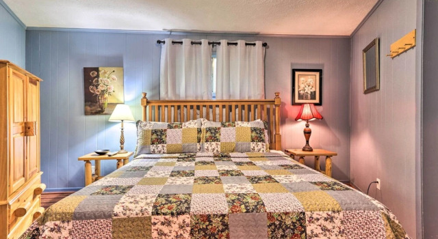 Gatlinburg House w/ Pool Table & Forest Views!