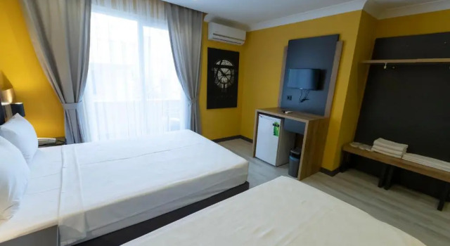 Standardowy czteroosobowy pokój z widokiem na morze Roy Otel Akçay