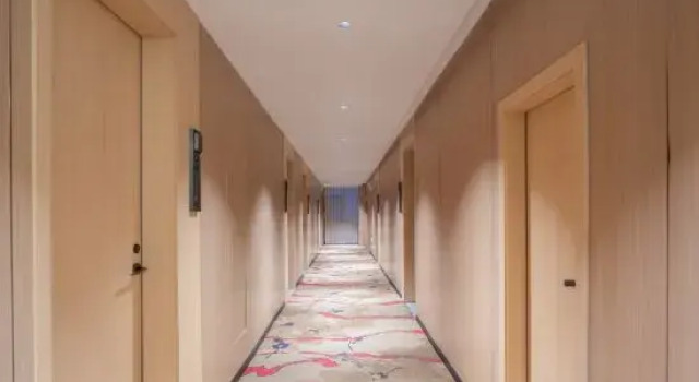 Jianshui Home Inn UP Huayi Collection Hotel (Jianshui High-Speed Railway Station Passenger Station), Buchen Sie Hotel Hotels in Yunnan mit Parkplatz, Parkplätze