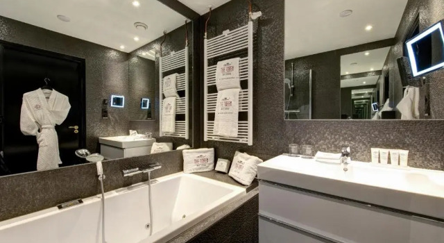 Двухместный номер Standard с видом на канал The Toren Amsterdam, by The Pavilions