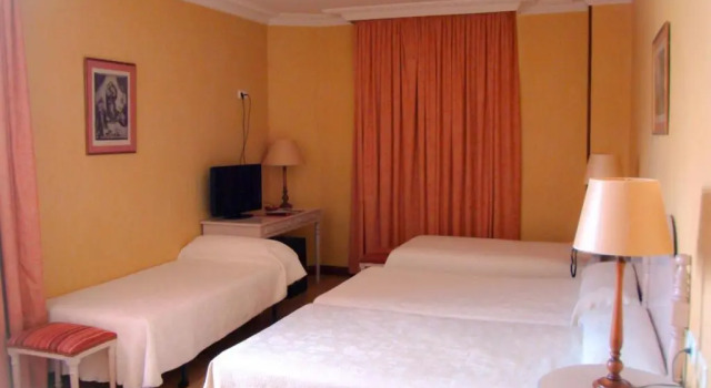Четырёхместный номер Standard Hotel San Camilo