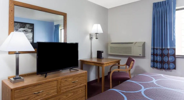 Номер Standard Super 8 by Wyndham Wisconsin Dells