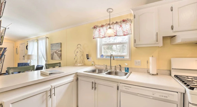 Коттедж Charming South Haven Home - Great Location