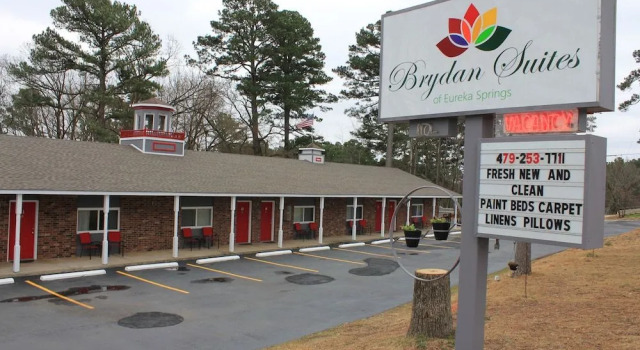 Brydan Suites, Забронировать Отель Юрика-Спрингс Northwest Arkansas, рядом с Black Bass Lake