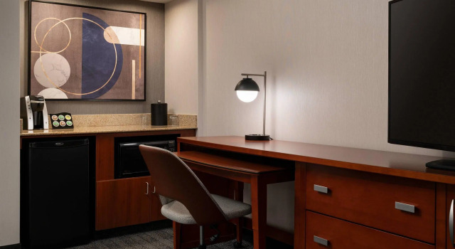 Двухместный люкс с 2 комнатами Courtyard by Marriott Bakersfield