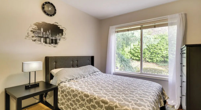 Lake Oswego Home w/ Deck 9 Mi to Downtown Portland, Prenota Hotel Portland Willamette Valley