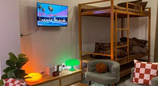 MidCenturyModernVibe-Near Virac Airport-w/ Parking, Buchen Sie Hotel Virac Luzon