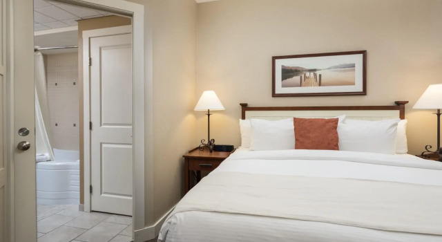 Люкс с 2 комнатами Summerland Waterfront Resort & Spa
