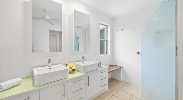 Spacious 3-bed Home With Patio Near Beach, Prenota Appartamento Hotel a Queensland con parcheggio, Parcheggio