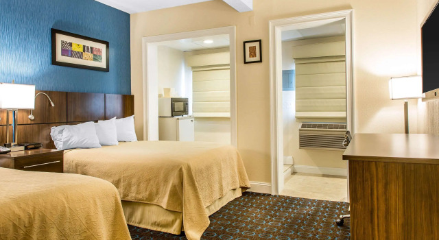 Четырёхместный номер Standard Quality Inn & Suites Middletown - Newport