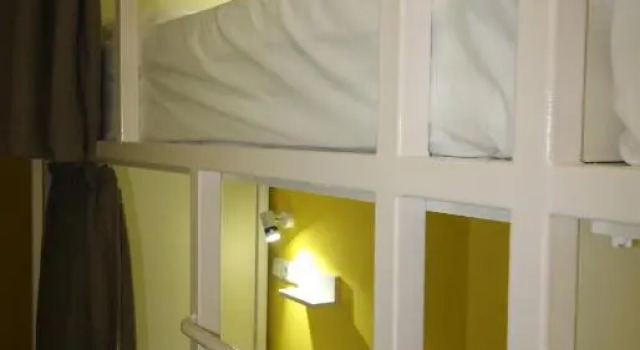 Кровать в общем номере (мужской номер) Hostel Jeal