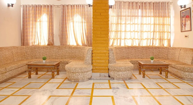 Royal Jaisalmer Resort with Swimming Pool, Забронировать Курортный отель Отели штата Раджастхана с парковкой, Парковка