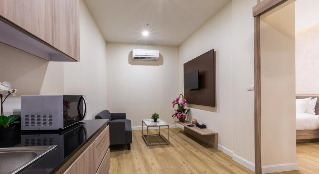 Номер Standard Leela Orchid Hotel