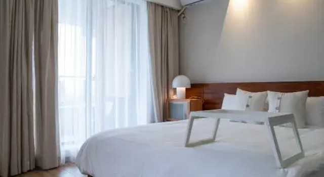 Люкс с балконом и с красивым видом из окна Sea Yoo Apartments