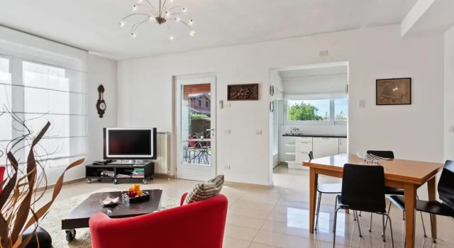 Sunny Villa With Terrace, Boek Villa Barasso Lombardije