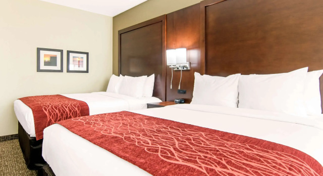 Четырёхместный номер Standard Comfort Inn & Suites Independence