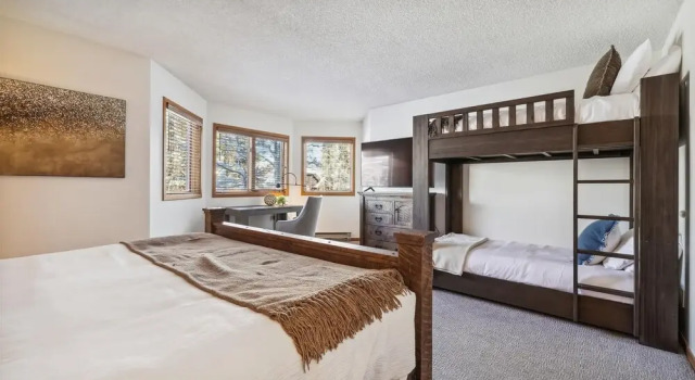 Woods Manor B101 1 Bedroom Condo by Redawning