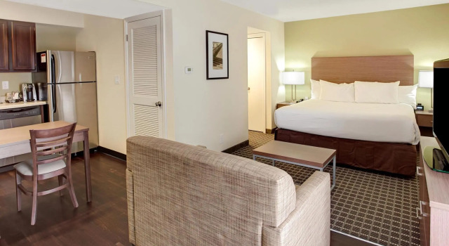 Двухместный люкс WaterWalk Extended Stay by Wyndham Atlanta Perimeter
