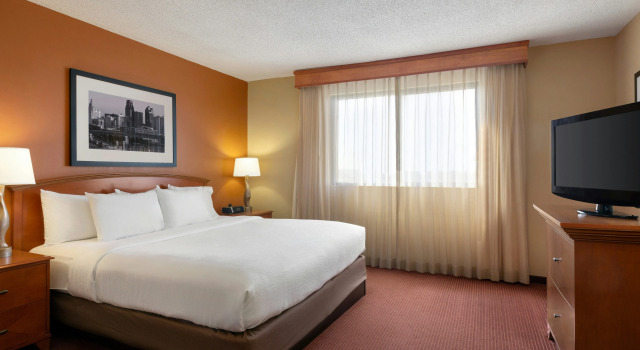 Embassy Suites by Hilton Kansas City International Airport