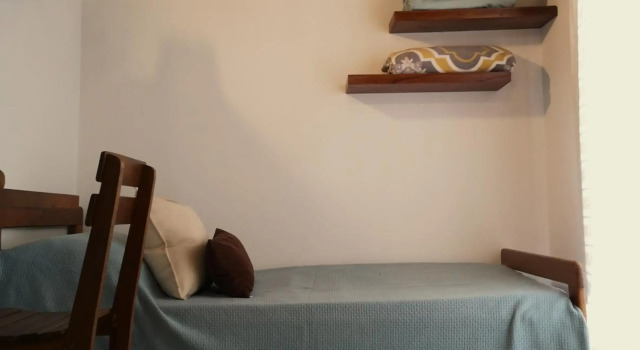 Habitación con baño privado, Violeta Roga