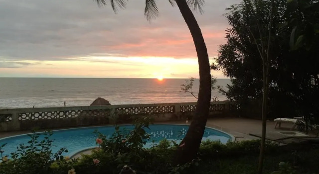 Pension Les Palmiers, Book Hotel Hoteller i Conakry med pool, Swimmingpool