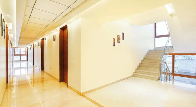 Oriva Tulips Inn and Suites - Nr. Majestic, Rezervovat Hotel Bangalore Bangalore