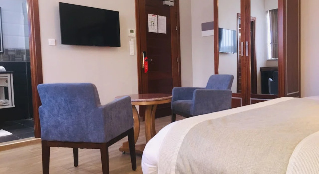 Hôtel Auberge des Sources, Book Hostel / Vandrerhjem Hoteller i Toudja med parkering, Parkering