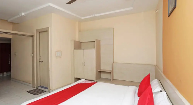 OYO 12546 Hotel Madhuban