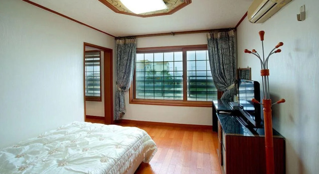 Jeju E-house Pension