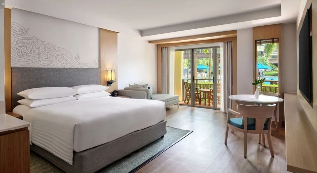 Двухместный номер Terrace Larger с видом на бассейн Phuket Marriott Resort & Spa, Merlin Beach
