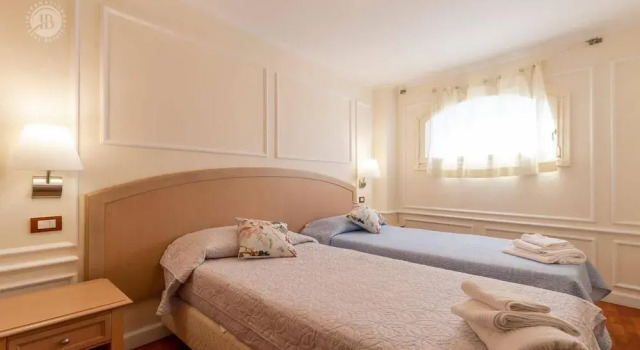 Villa Paradise-Sleeps 20-Pool-Sea Views-pets, Забронировать Вилла Отели Оспедалетти с бассейном, Бассейн