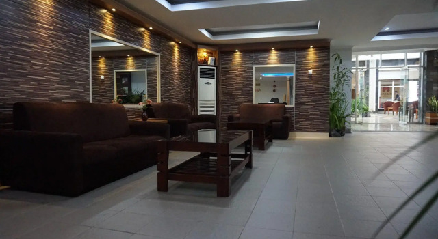 University Hotel Yogyakarta, Rezervovat Hotel 3hvězdičkové hotely v Yogyakarta Province, 3*