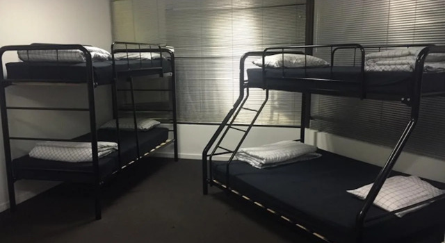 Down Under Hostels - Surfers Paradise, Забронировать Хостел Серферс-Парадайс Голд-Кост, рядом с Серферс-Парадайз-Бич